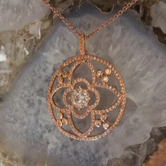 Alhambra Mandala Necklace - Picture 6 of 9